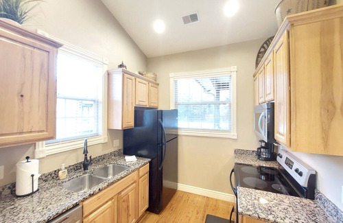 Indian Point Cabin | Paradise Point Walk-in Log Cabin by Silver Dollar City & Table Rock Lake!