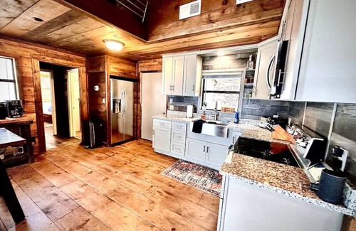 Gadsden House | < Paradise Pointe at the Lake >