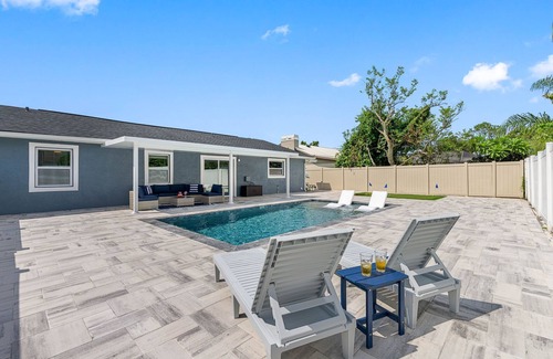 Citrus Park House | Paradise Pool & Golf retreat in the heart of Tampa, Florida! ⛳️ 🌊