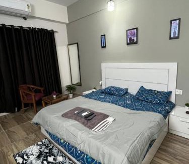 Greater Noida Apartment | Paradise Stays