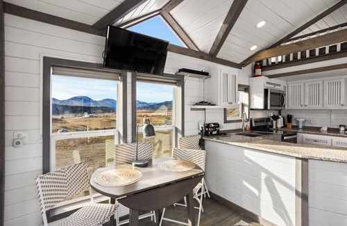 Emigrant House | Paradise View- Tiny home with big views and great location in Paradise Valley