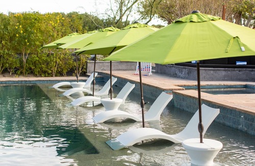 Palm Springs Cottage | Paradiso by Avantstay Pool, Lake, Fire Pit, & Billiards Room Elegant, Secluded Estate