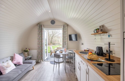 Llanfyllin House | Paradwys - One Bedroom House, Sleeps 2