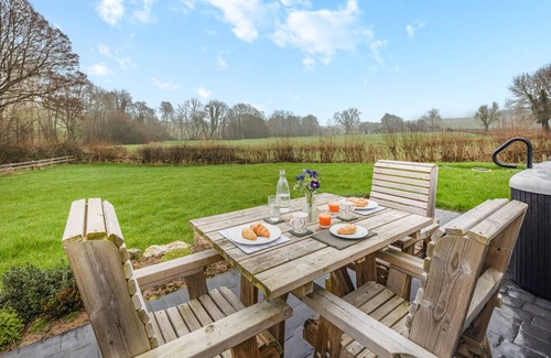 Llanfyllin House | Paradwys - One Bedroom House, Sleeps 2