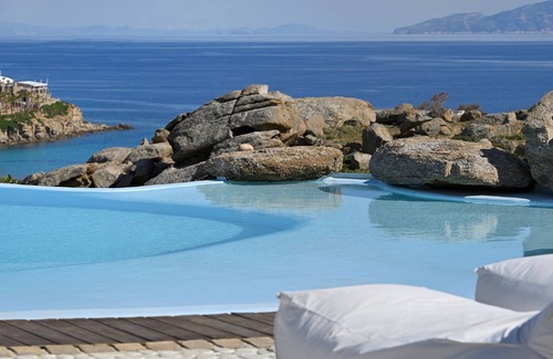 Paraga Villa | Paraga Scorpios Villa1 hot tub 7 mins walk to beach by Calypso Sunset Villas