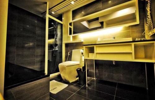 Racha Thewa Hotel | Paragon Inn