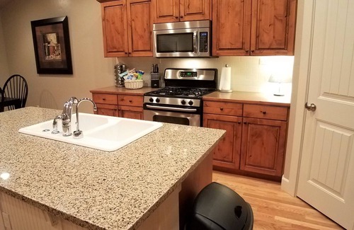 Meridian House | Paramount ~ One Story 3bdrm/2bath home. Pools, close to Parks, Golf, shopping.