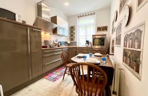 Altendorf Apartment | Paris Suite für 4 mit Küche und WIFI