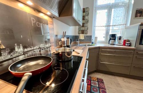 Altendorf Apartment | Paris Suite für 4 mit Küche und WIFI