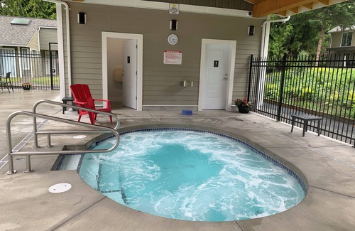 Regional District of Nanaimo Condo | Parksville ocean & beach, pool one bedroom