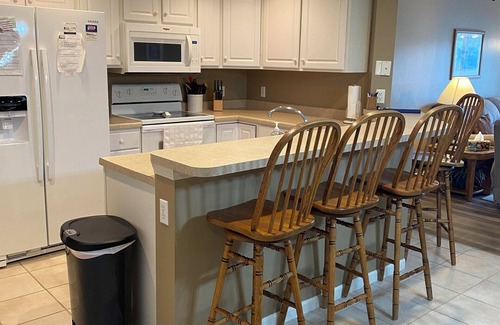 Osage Beach Condo | Parkview Bay 3 bedroom, 1st floor, Overlooks Pool, Lakefront, FREE WIFI