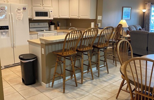 Osage Beach Condo | Parkview Bay 3 bedroom, 1st floor, Overlooks Pool, Lakefront, FREE WIFI