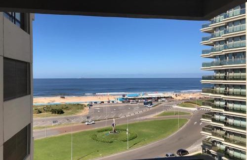 Punta del Este Apartment | Parquemar Center PRIMERA LINEA FRENTE AL MAR Piso 8 LOS DEDOS Garage y amenities