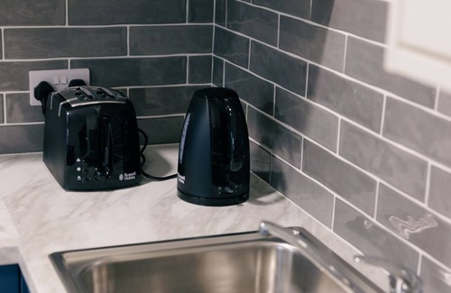 Londonderry Apartment | partment-Deluxe-Private Bathroom-2 bedroom