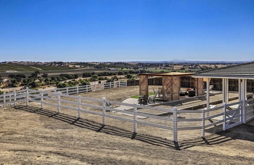 Paso Robles House | Paso Robles Cottage w/Patio Overlooking Vineyards!