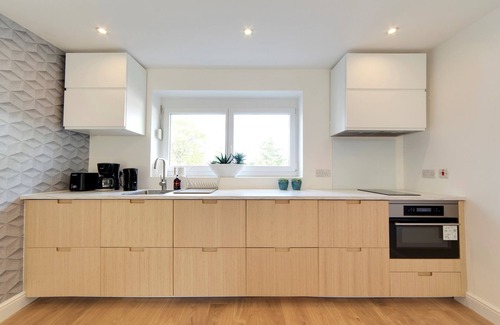 Trumpington House | Pass the Keys | 49 Byron Square Modern and Spacious 3 Bed Home with Free Parking