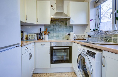 Basildon House | Pass the Keys | Beautiful Cosy Home