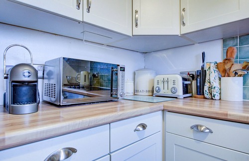 Basildon House | Pass the Keys | Beautiful Cosy Home