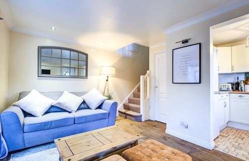 Basildon House | Pass the Keys | Beautiful Cosy Home