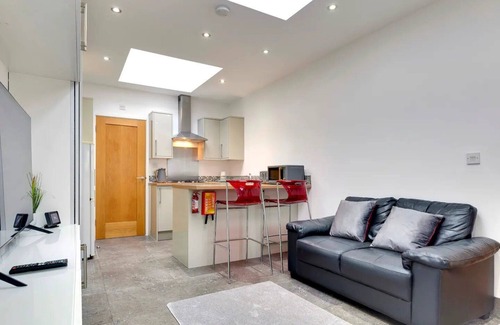 Mill Road House | Pass the Keys | Central & Modern Cabin on Mill Road