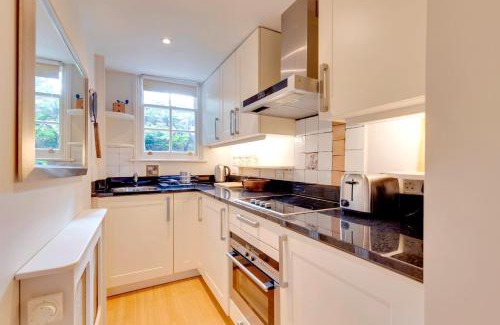Cambridge House | Pass the Keys Charming Cottage in City Centre with Free parking