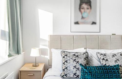 Bromley North Apartment | Pass the Keys Charming Stay with a Balcony in Bow