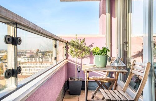 Bromley North Apartment | Pass the Keys Charming Stay with a Balcony in Bow