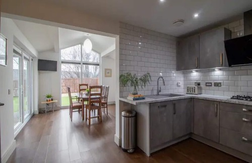 Newton Mearns House | Pass the Keys | Comfortable and Fabulous Family Home