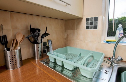 Lincoln House | Pass the Keys | Dog-Friendly Haven + Parking + Prime Location