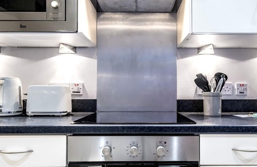 Belfast City Centre House | Pass the Keys | Exquisite 3 Floor Townhouse Perfect Location