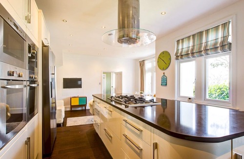 Leigh-on-Sea House | Pass the Keys | Large house | Leigh | Sea views