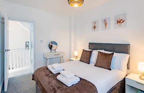 Hawkwell House | Pass the Keys Hawkwell Retreat 5 Bedroom home Hockley