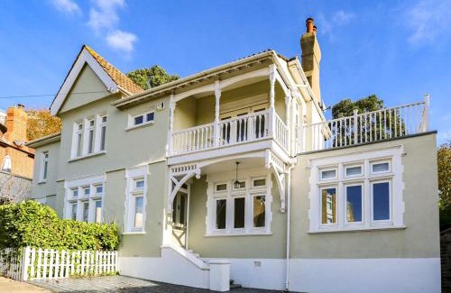 Leigh-on-Sea House | Pass the Keys Large house Leigh Sea views