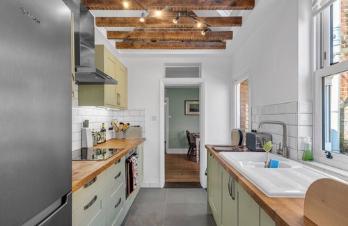 Canterbury House | Pass the Keys | Large Terraced Home In the City
