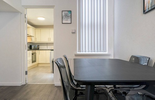 New Lodge House | Pass the Keys | McCracken's Townhouse - 10 Min Walk to City Centre