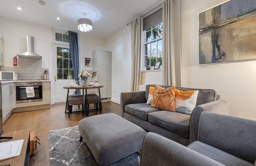 York House | Pass the Keys | No. 6 - Wisteria Cottage