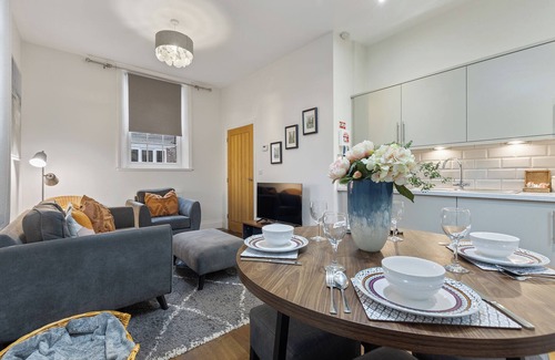 York House | Pass the Keys | No. 6 - Wisteria Cottage