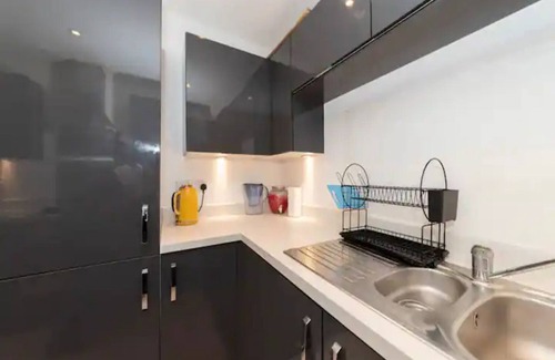 Shinfield House | Pass the Keys | Semi-detached house with garden and free parking