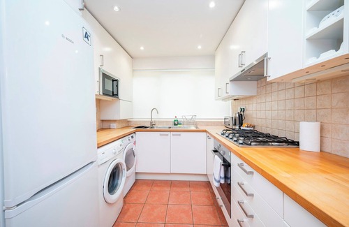 St. George's House | Pass the Keys | Spacious 2BR w/Free Parking & Patio | Near Tube