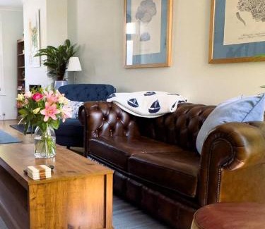 Leigh-on-Sea House | Pass the Keys Stunning Cottage in the Heart of Old Leigh