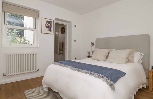 Twickenham Riverside House | Pass the Keys | Stunning stylish apt near Richmond Bridge
