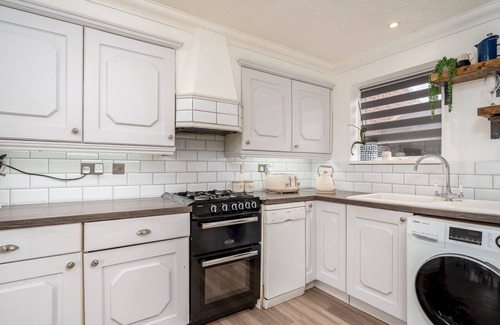 Hatfield House | Pass the Keys | Stylish Cosy 3Bed Family Friendly Home in Hatfield