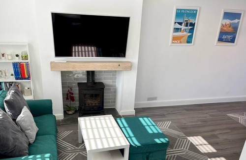 Hoylake House | Pass the Keys | Well located 2 bedroom home Beautifully decorated