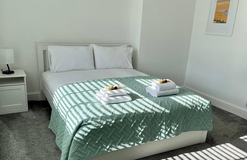 Hoylake House | Pass the Keys | Well located 2 bedroom home Beautifully decorated