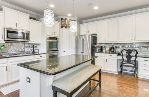 Matthews House | Patio, Deck & Grill: Charlotte Area Group Getaway!