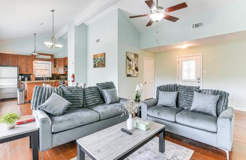 Pearland House | Patio, Fire Pit and Yard Family Home in Pearland