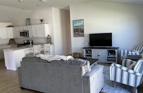 Okahumpka House | Patio Villa located right by SawGrass Grove and close to Brownwood Square!