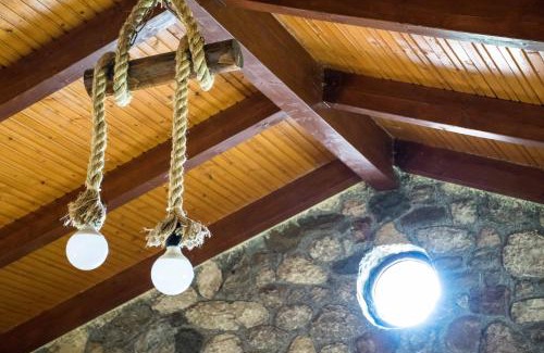 Mindiloglion House | Patras stonehouse with large yard - Πέτρινο σπίτι με αυλή