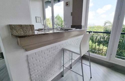 Amador Condo | Patty’s Upscale Bay View Condo with King bed by the Amador Causeway on the Canal