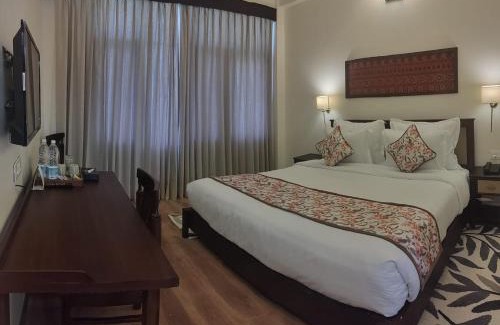 Manali Resort | Pause By the Woods